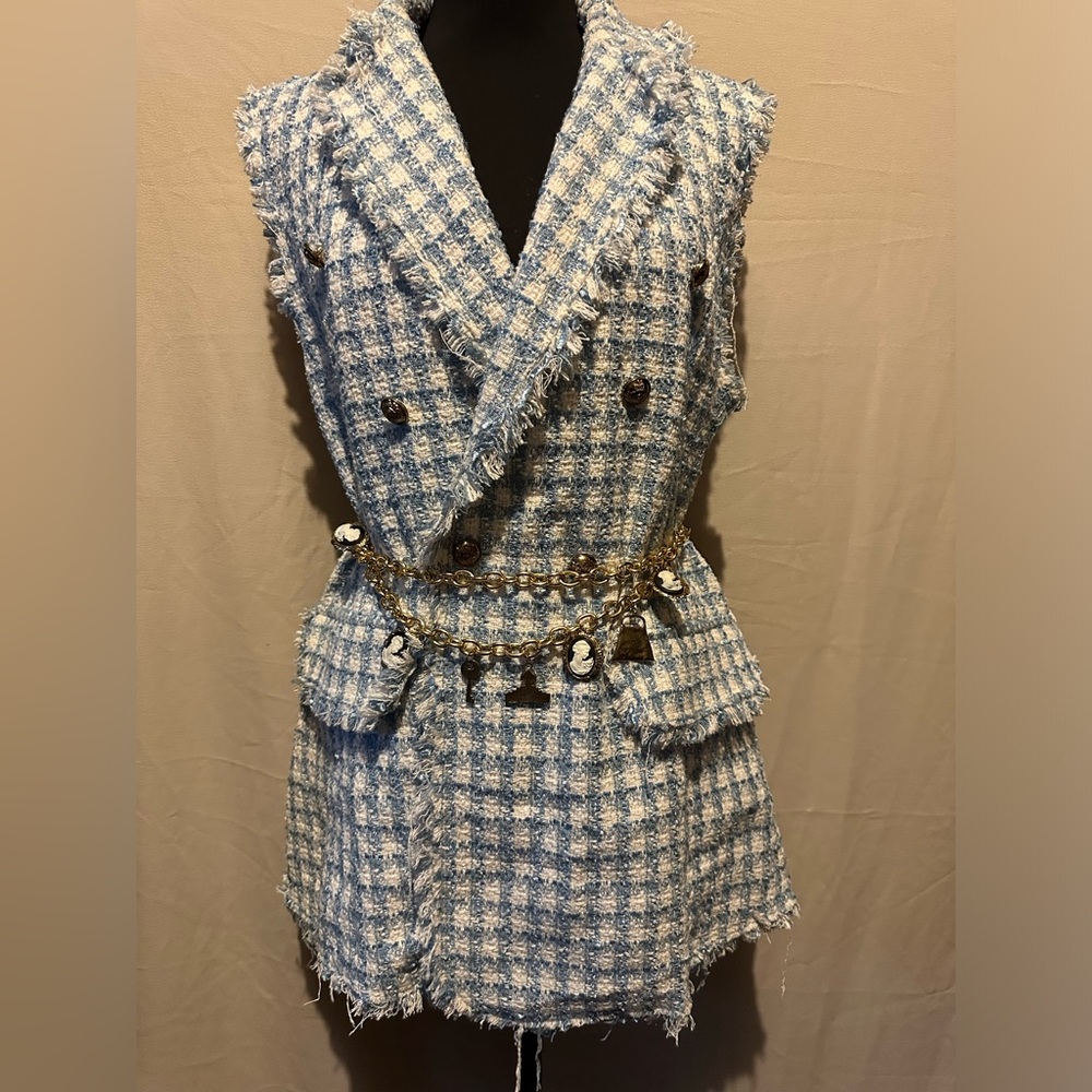 NWOT SLEEVELESS  BLAZER